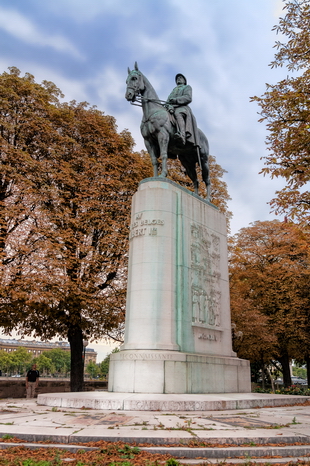 Фотографии Парижа (Франция). Памятник бельгийскому королю Альберту I