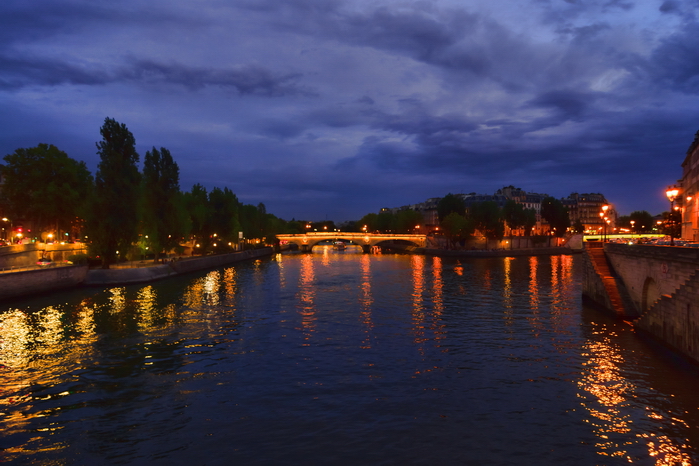 Фотографии Парижа (Франция). Ночной Париж. Вид на Сену и мост Луи Филипп (Pont Louis Philippe) с моста Арколь (Pont d Arcole)