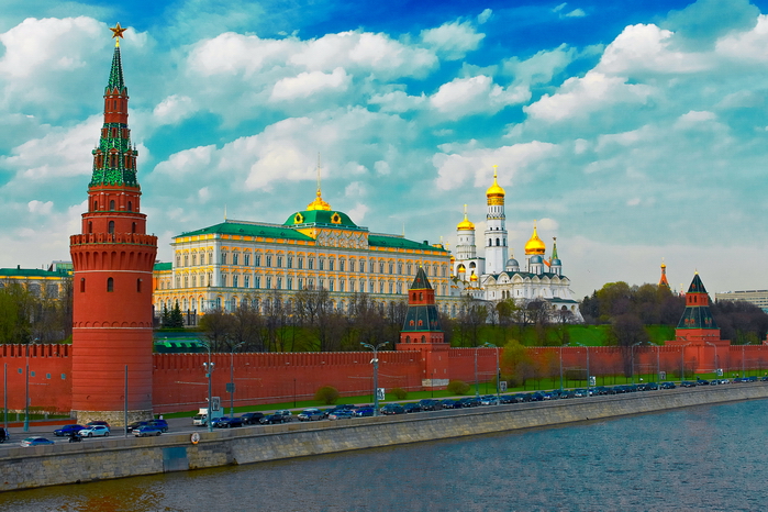 Фотографии Москвы. Вид на Большой кремлевский дворец с Большого каменного моста
