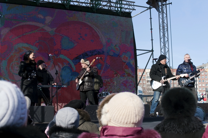 Народные гуляния Масленица 2013 в Красногвардейском районе Санкт-Петербурга. ВИА Поющие Гитары